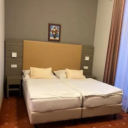 Paris Hotel