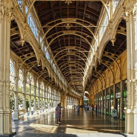 Hotel Paris Golcuv Jenikov